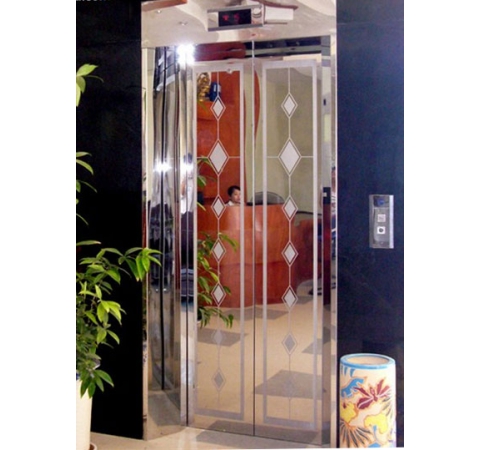 Mẫu cửa tầng inox gương hoa văn hình thoi TT-CWH3